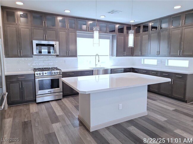 Building Photo - 8037 Misty Canyon Ave