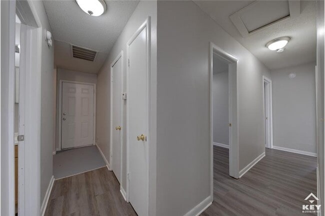 Building Photo - 1324 N Minneapolis St