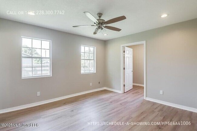 Building Photo - 912 Maple St