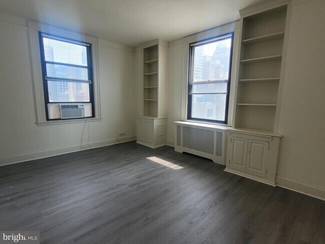 Building Photo - 2031 Locust St