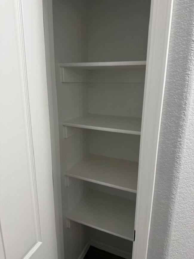 Building Photo - MOVE IN SPECIAL CALL NOW