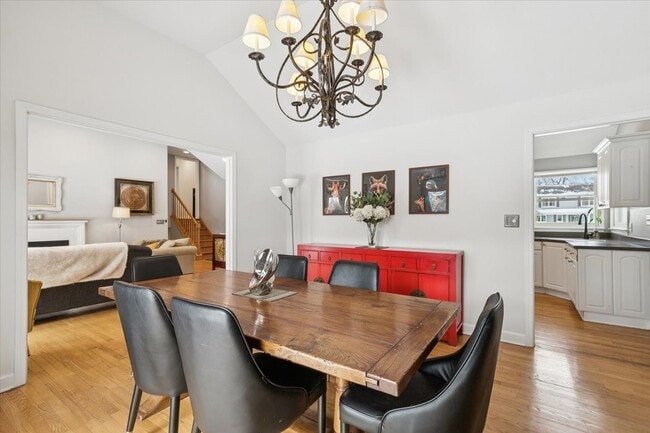 Building Photo - 825 Highview Terrace