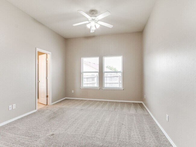Building Photo - Beautiful Home in Edmond Community