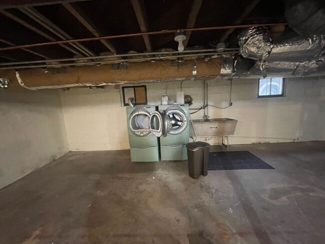 Building Photo - 306 N 71st St