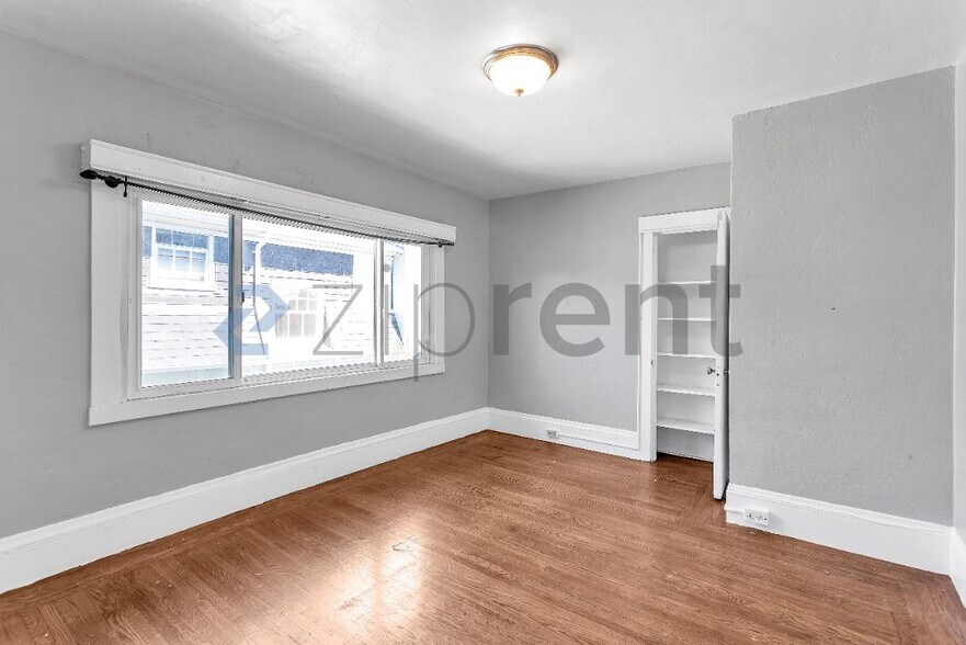 Building Photo - Unit 2