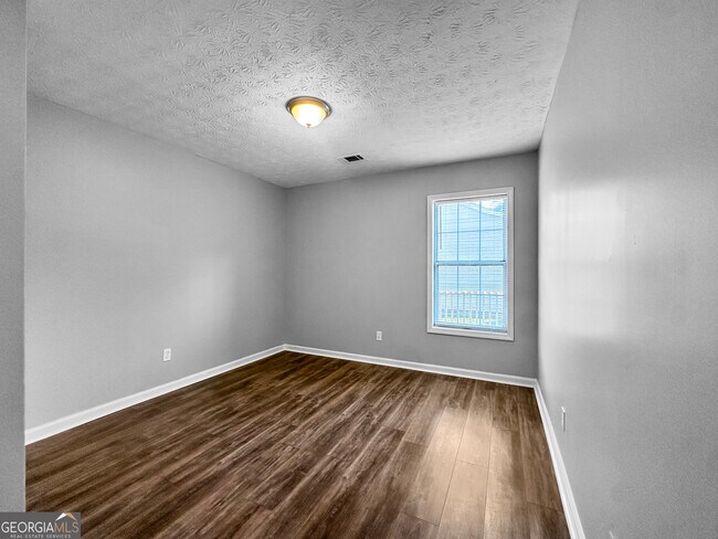 Building Photo - 5844 Meadow Ln
