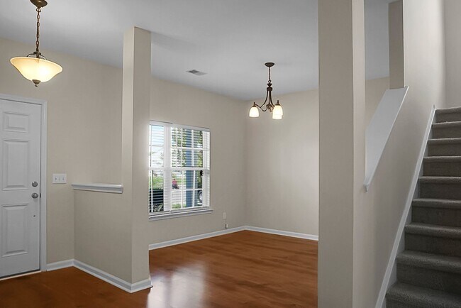 Building Photo - Comfortable Living, 4 BR 2.5 BA Home, Two Car Garage