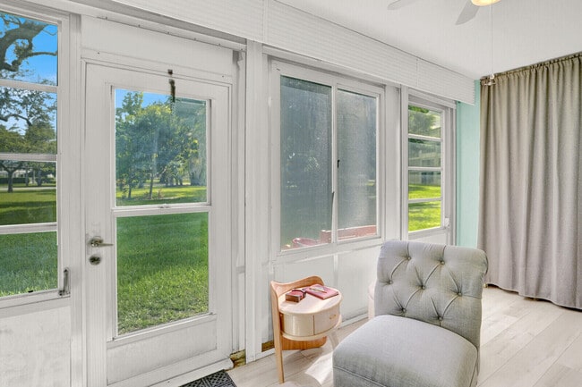 Building Photo - 1016 Cambridge A