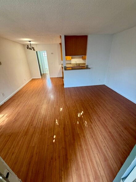 Living room - 3045 E Theresa St