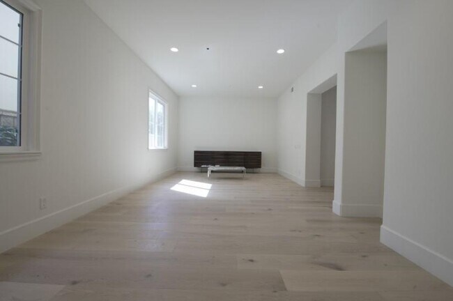Building Photo - 4961 Ashville Dr