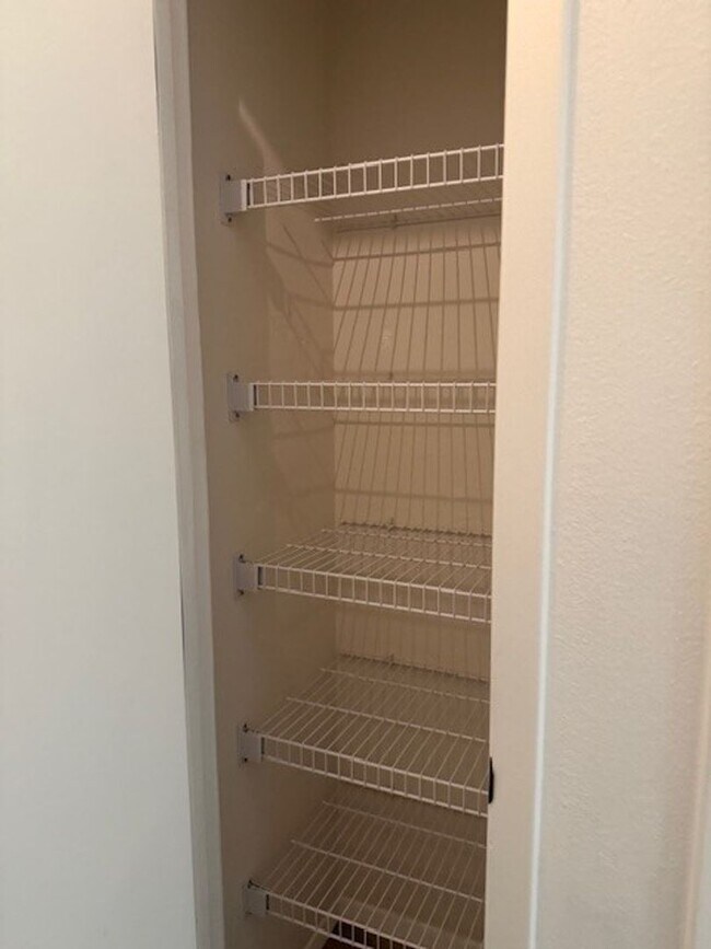 Building Photo - 5922 Phyllis Lou Cir