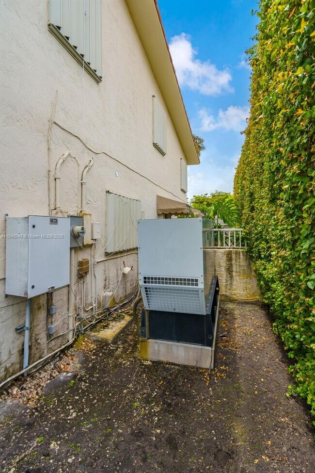 Building Photo - 12845 SW 49th Terrace