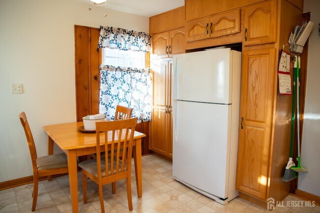 Building Photo - 13 Eberly Pl