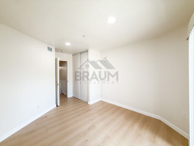 Building Photo - 7323 Winnetka Ave