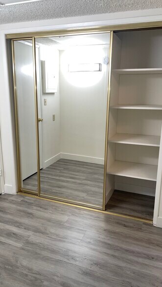 Building Photo - 17424 Burbank Blvd