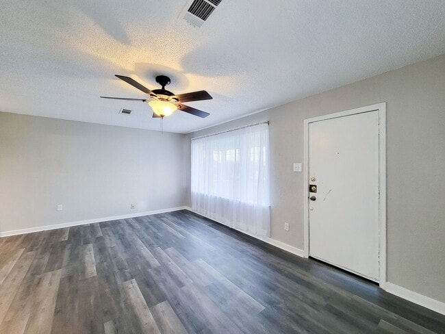 Building Photo - REMODELED 2 BEDROOM LEASE HOME IN LA MARQUE, TEXAS