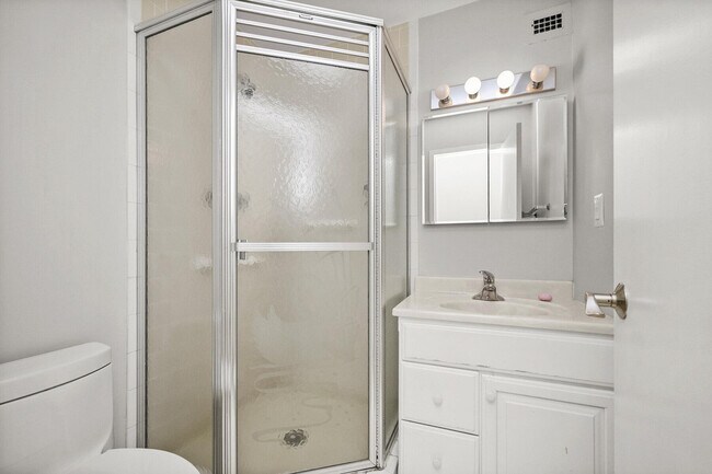 Building Photo - 4101 Cathedral Ave NW