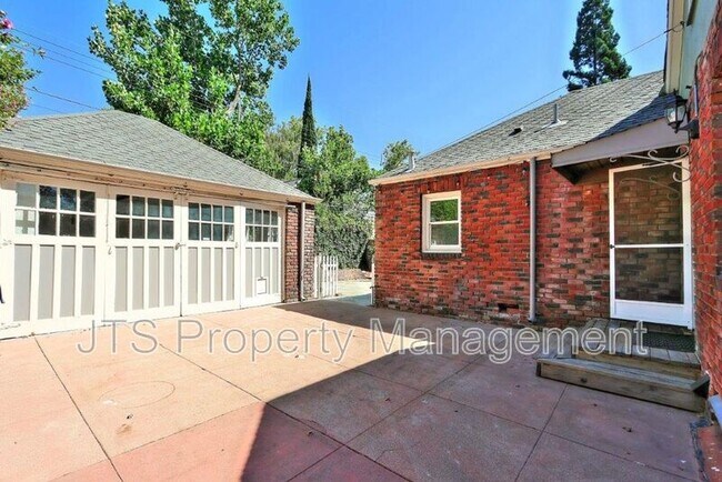 Building Photo - 937 Sonoma Way