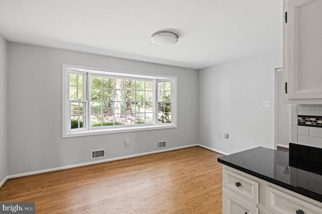 Building Photo - 39225 Foxhill Rd