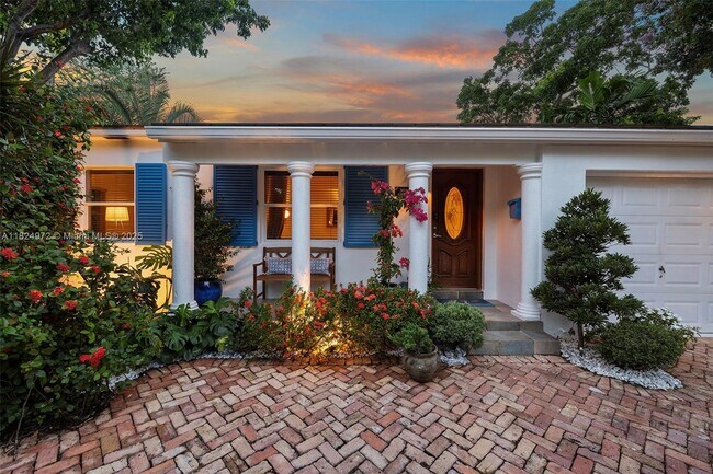 Building Photo - 3080 Calusa St