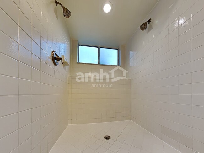 Building Photo - 279 Willow Green Dr