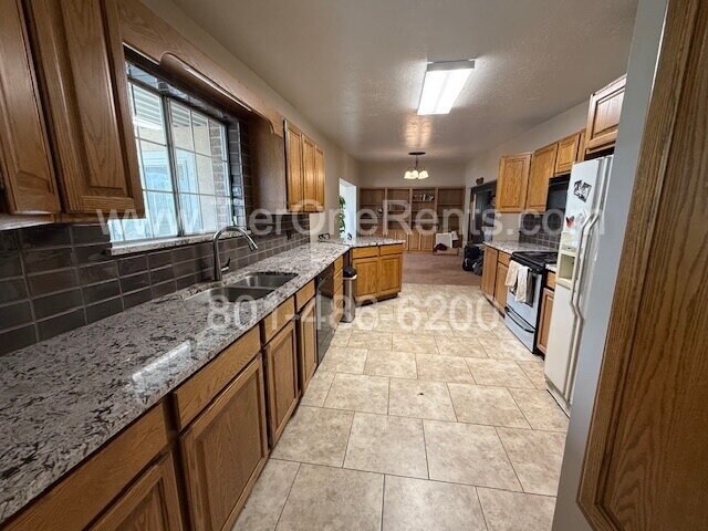 Building Photo - NO DEPOSIT Option Available for Qualified Renters!