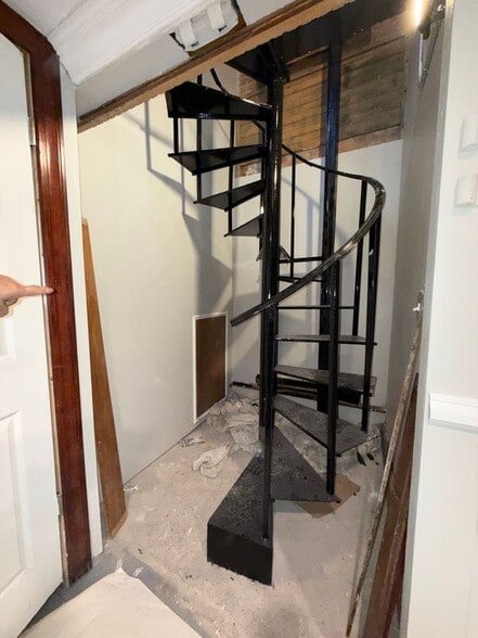 Building Photo - 936 W Roscoe St