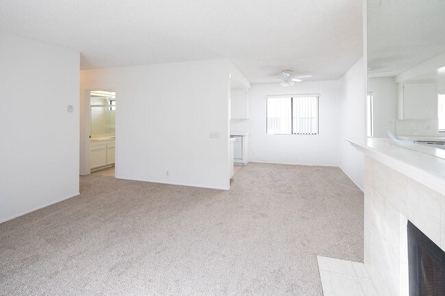 Building Photo - *OPEN HOUSE: 8/2 12:30PM-2PM* 2BR In The H...