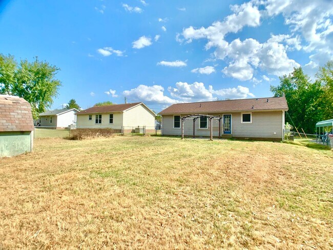 Building Photo - 719 Spees Dr