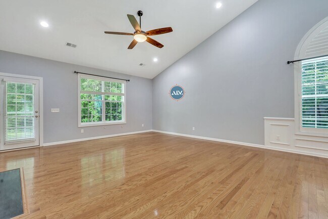 Building Photo - Beautiful Home In The Heart of Bluffton - ...