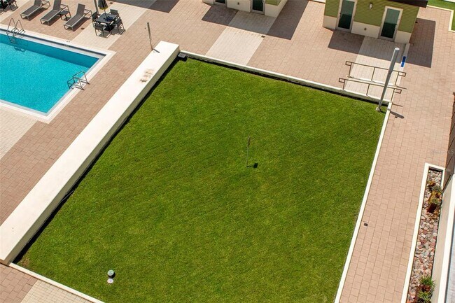 Building Photo - 1120 E Kennedy Blvd