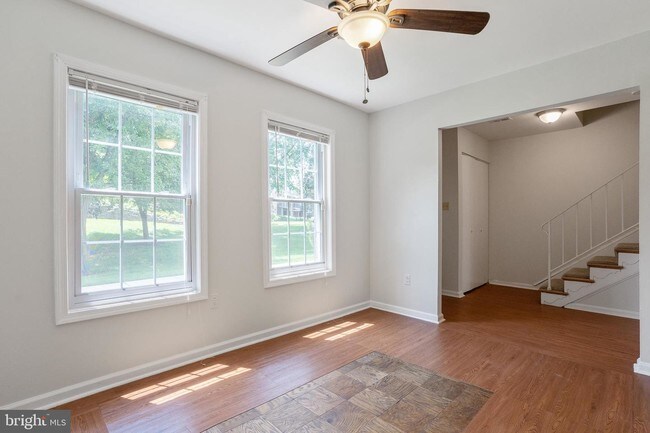 Building Photo - 8032 Lakecrest Dr