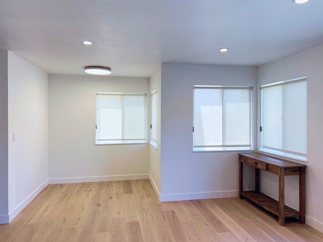 Building Photo - 21 Hillview Ct