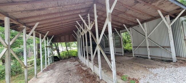 Building Photo - 141 SE 59th St
