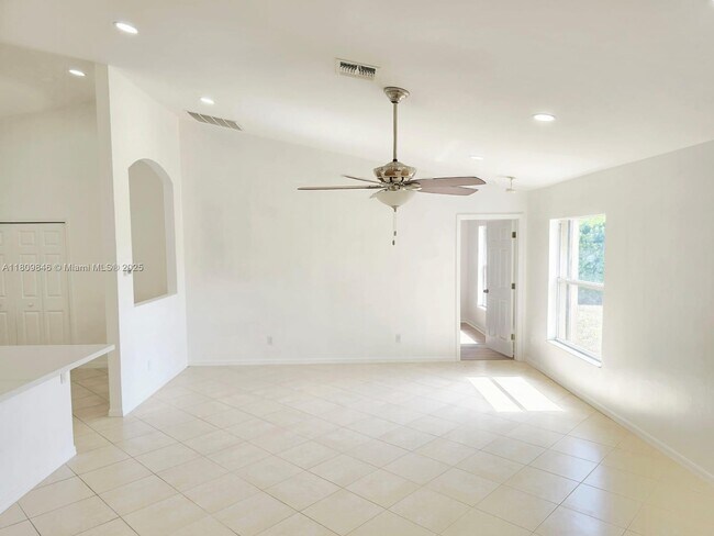Building Photo - 630 NW 17th Ave