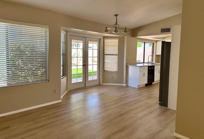 Building Photo - 8878 E Sheena Dr