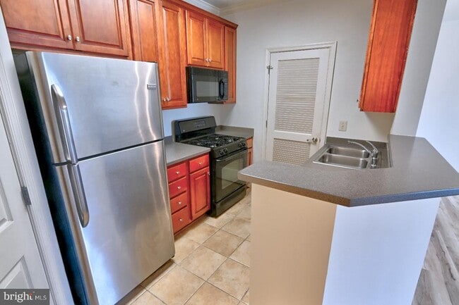 Building Photo - 21216 McFadden Square