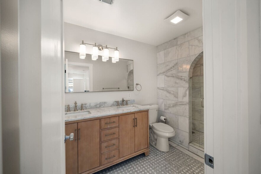 Building Photo - 1326 Broadway-SI ID1312458P