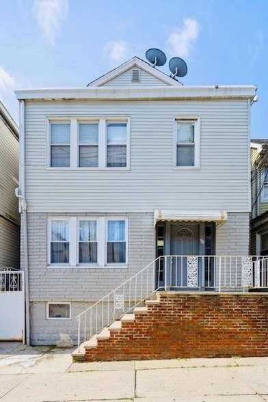 Building Photo - 98 Bergen Ave