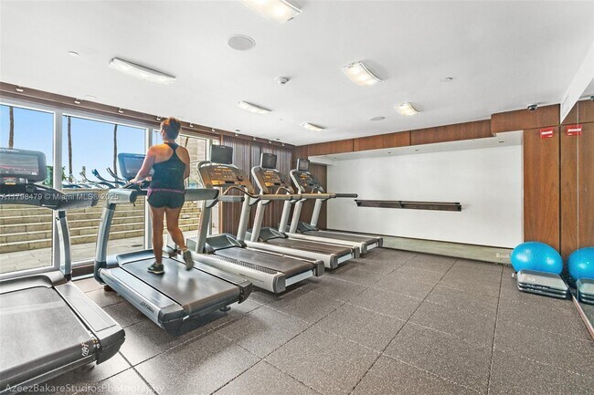 Building Photo - 325 Biscayne Blvd