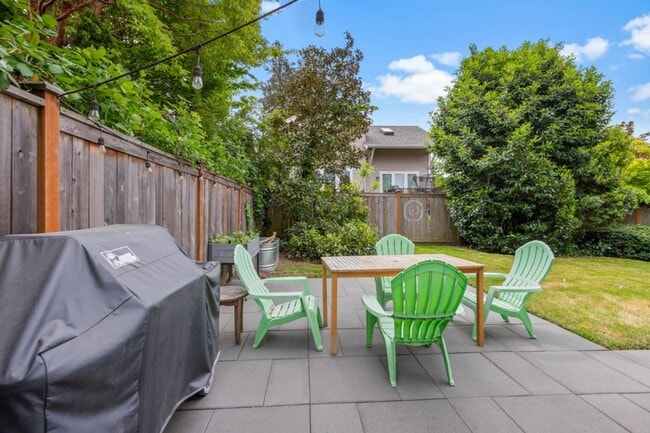 Building Photo - 4Bd/2Ba Seattle Home