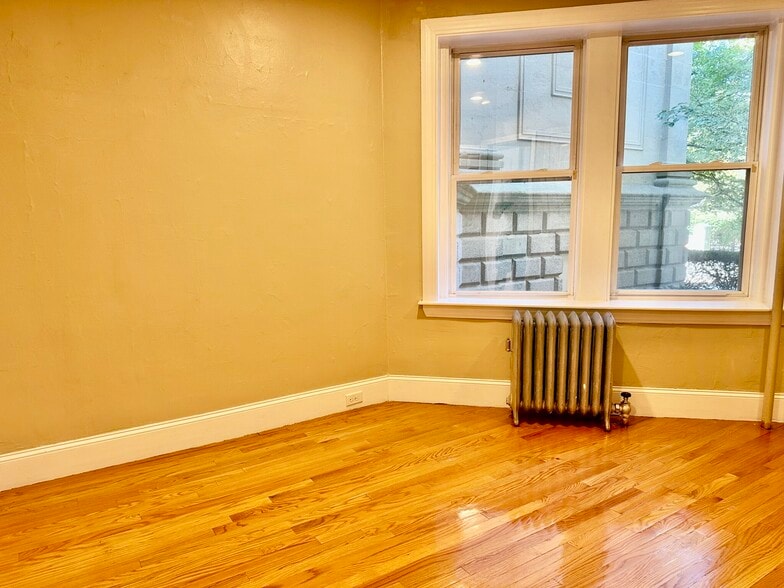 Building Photo - 72 Egmont St