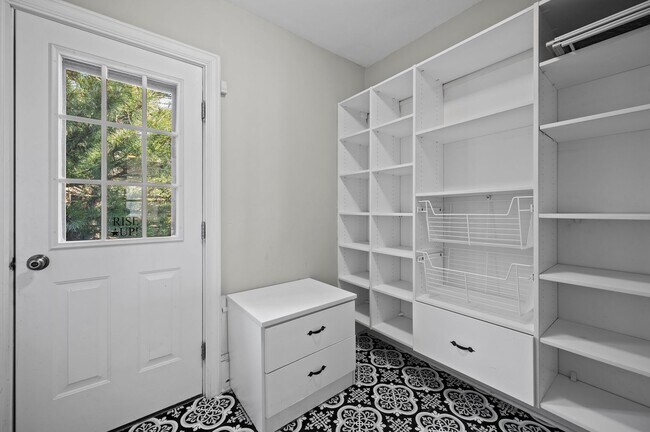 Building Photo - Beautiful 4 Bedroom 3.5 Bathroom Home On Quiet Tree-Lined Street In Millwood.