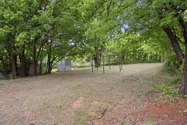 Building Photo - 1305 Bellevidere Dr