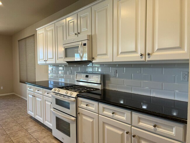 Building Photo - 3 bedroom 2 bathroom Home available in 55+...