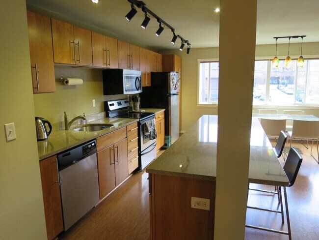 Building Photo - 1707 Boylston Ave