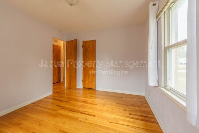 Building Photo - 2726 Applelane Ave