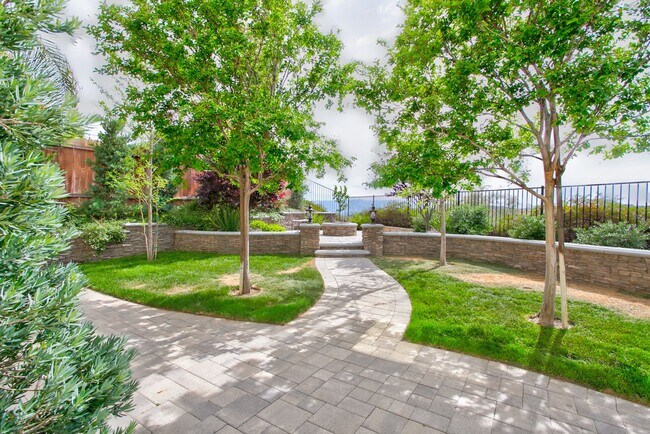 Building Photo - Beautiful 5 Bedroom Home (1 Downstairs) with VIEWS
