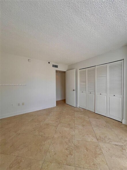 Building Photo - 17600 N Bay Rd