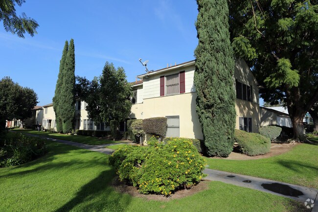 Primary Photo - Green Brier Apartments